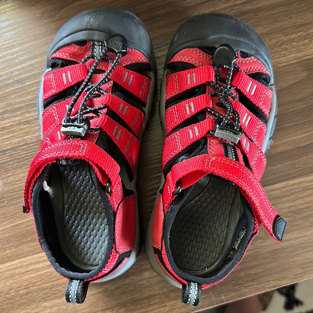 Kids Red Keens Size 1